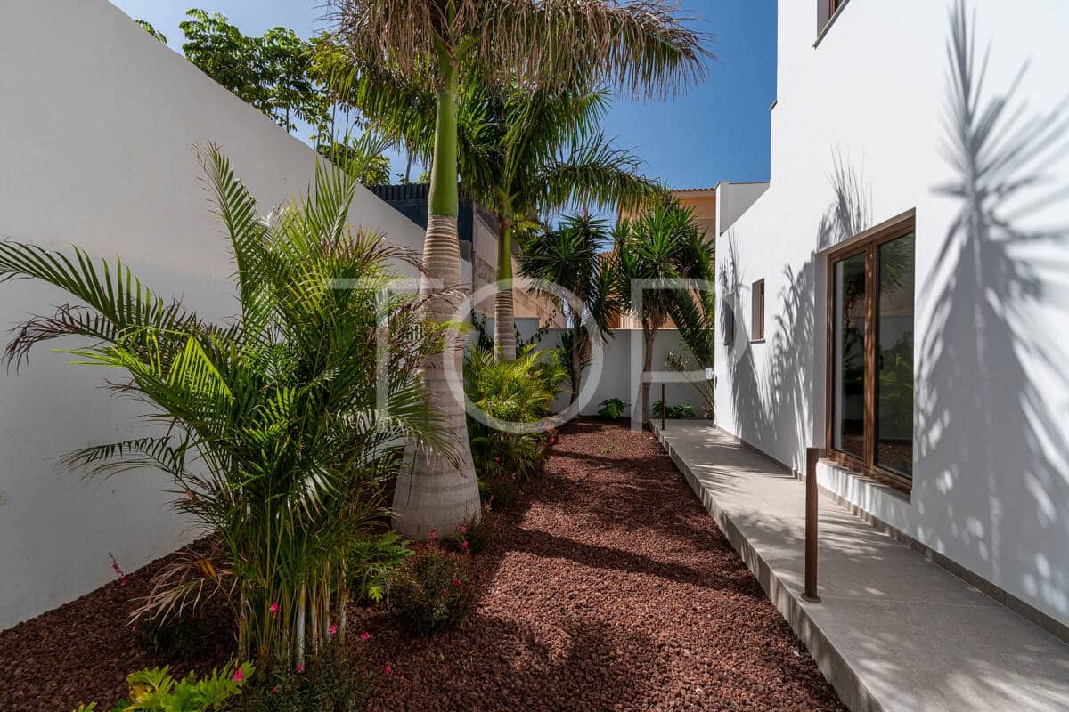 6 sovrum Villa till salu i Adeje med pool garage - 3 190 000 € (Ref: 9990073)