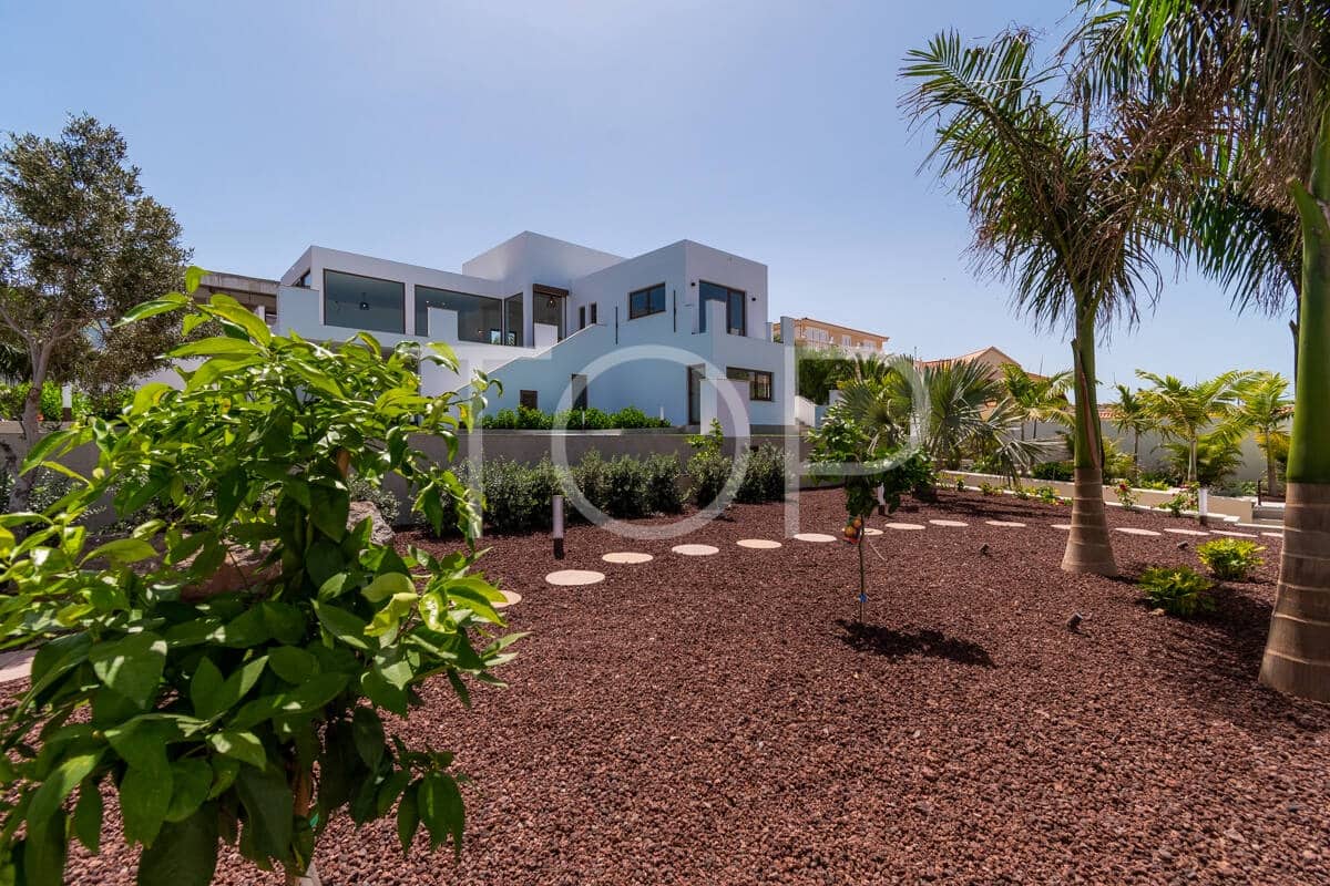 6 sovrum Villa till salu i Adeje med pool garage - 3 190 000 € (Ref: 9990073)