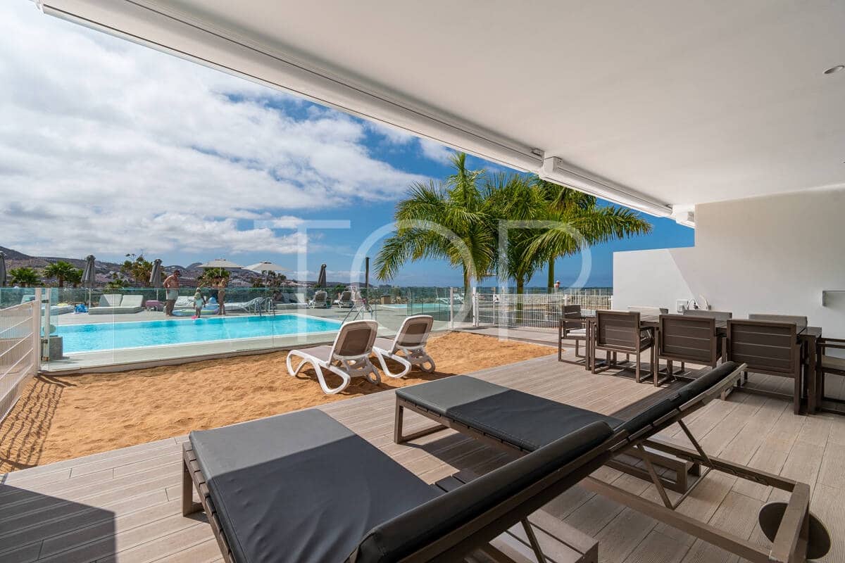 2 soverom Leilighet til salgs i Playa del Duque med svømmebasseng garasje - € 995 000 (Ref: 9990074)