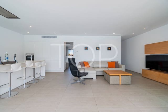2 soverom Leilighet til salgs i Playa del Duque, Adeje med svømmebasseng garasje - € 995 000 (Ref: 9990074)