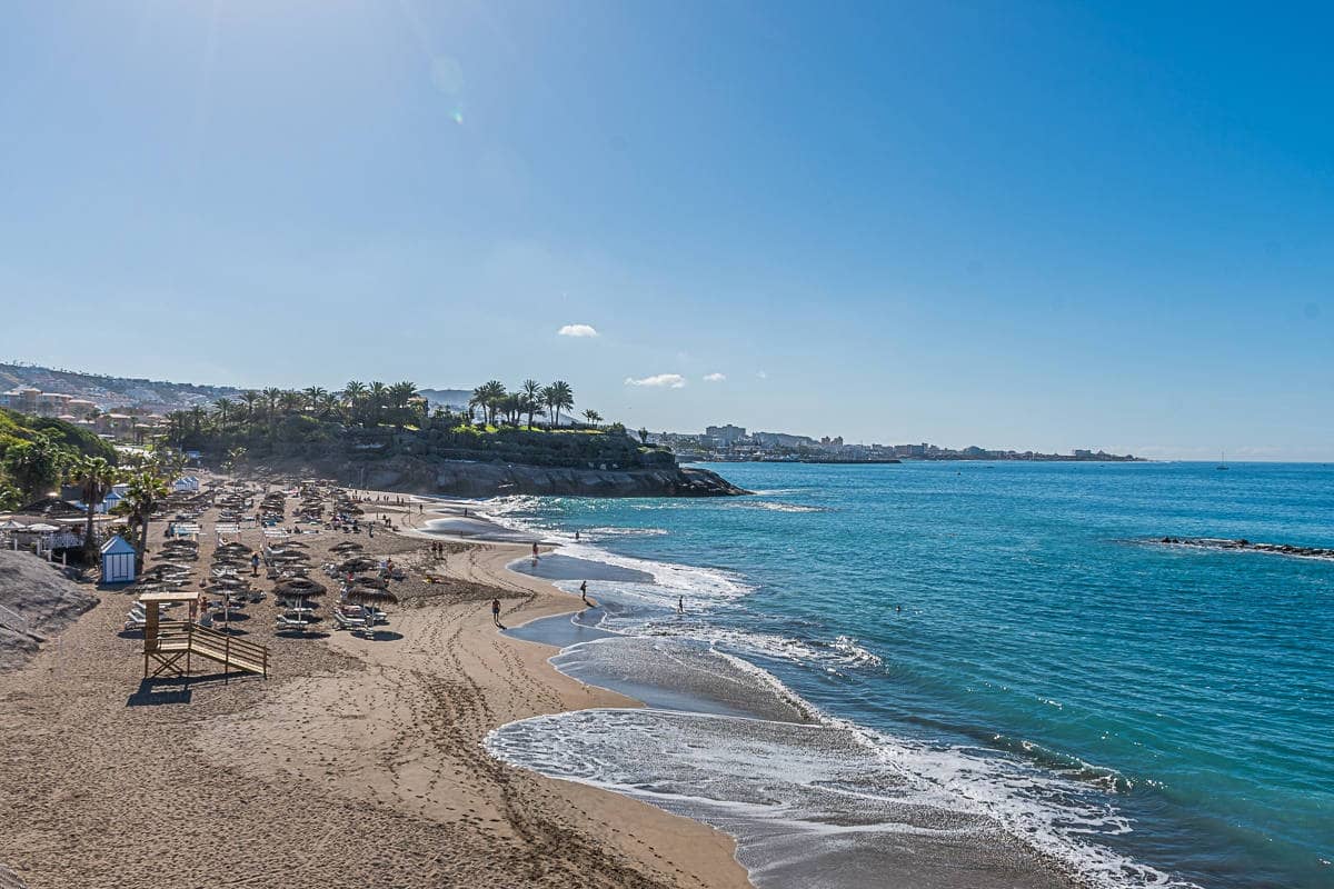 2 soverom Leilighet til salgs i Playa del Duque med svømmebasseng garasje - € 995 000 (Ref: 9990074)