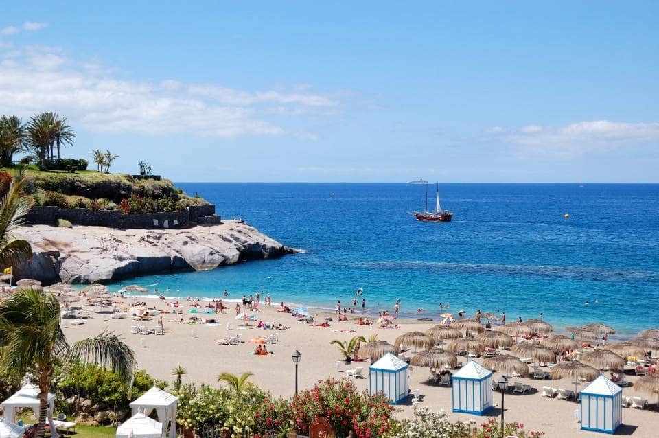 2 soverom Leilighet til salgs i Playa del Duque med svømmebasseng garasje - € 995 000 (Ref: 9990074)