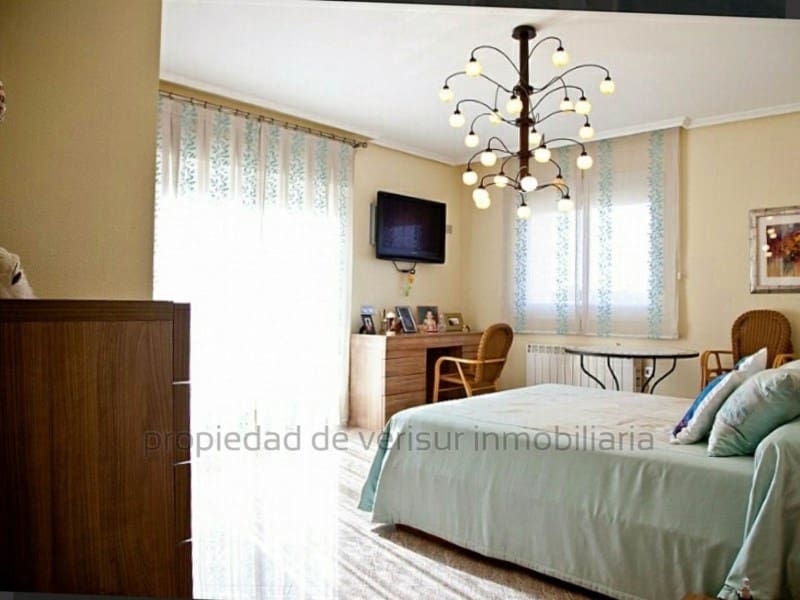 5 soverom Villa til salgs i Calabardina med svømmebasseng garasje - € 500 000 (Ref: 9149899)