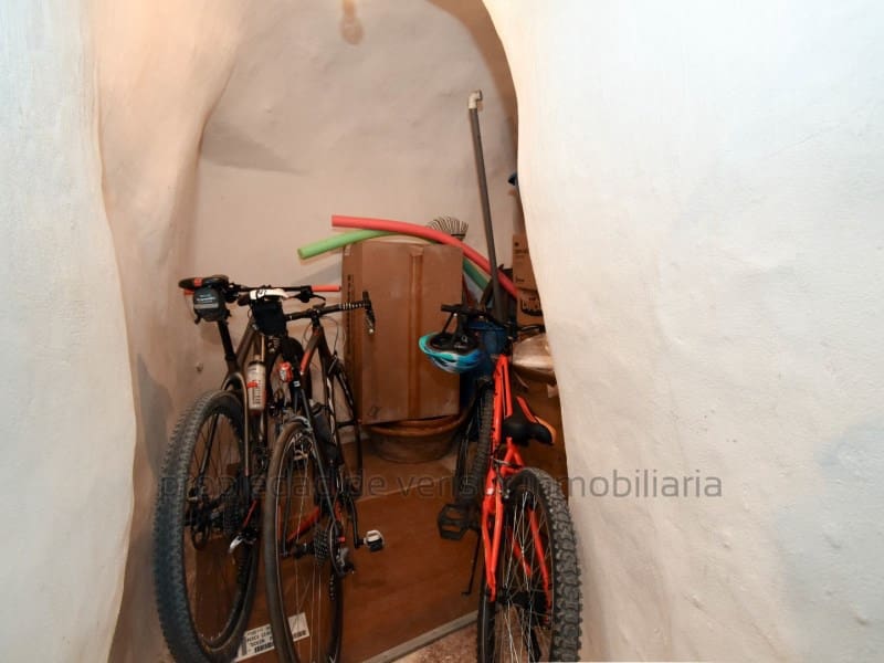 10 soveværelse Byhus til salg i Caudete med garage - € 152.000 (Ref: 9150000)