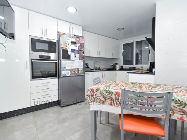 10 bedroom Townhouse for sale in Caudete with garage - € 152,000 (Ref: 9150000)