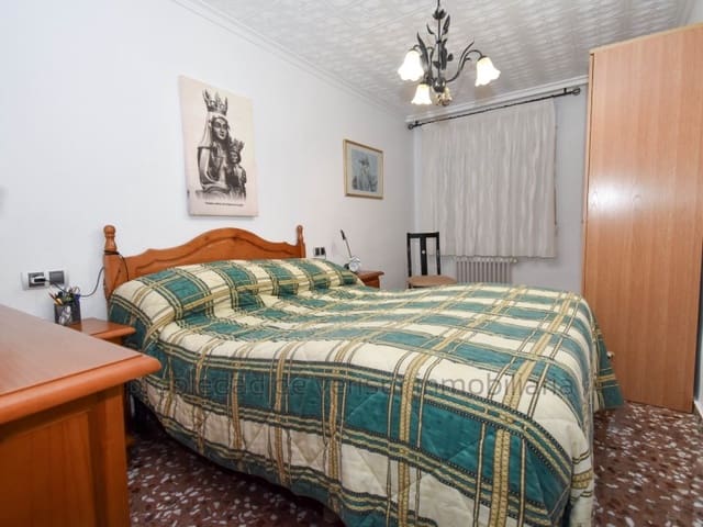 10 bedroom Townhouse for sale in Caudete with garage - € 152,000 (Ref: 9150000)