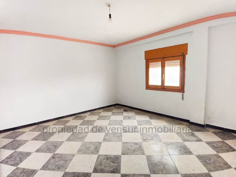 3 bedroom Flat for sale in Fines - € 41,500 (Ref: 9150046)