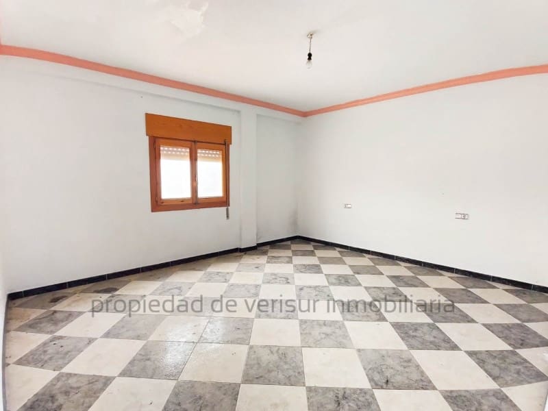 3 bedroom Flat for sale in Fines - € 41,500 (Ref: 9150046)