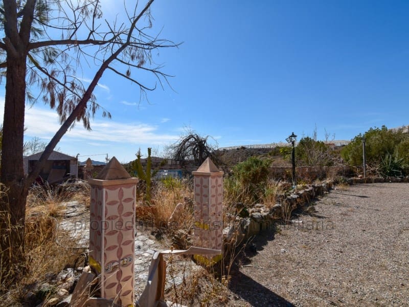 4 soveværelse Finca/Landehus til salg i Aguilas med swimmingpool garage - € 250.000 (Ref: 9240023)