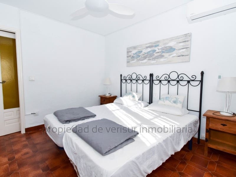 5 sypialnia Willa na sprzedaż w Calarreona z basenem garażem - 370 000 € (Ref: 9427588)