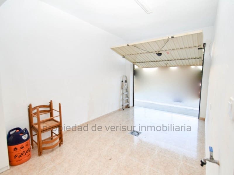4 slaapkamer Villa te huur in Calabardina met garage - € 1.100 (Ref: 9433503)