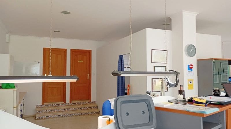 Erhverv til leje i Javea / Xabia - € 1.900 (Ref: 9325981)