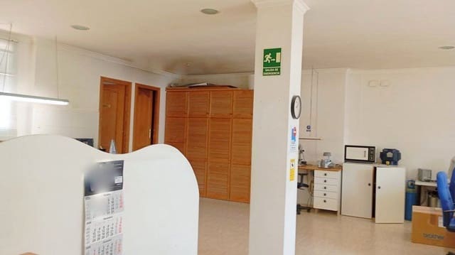 Kaupallinen vuokrattavana paikassa Javea / Xàbia - 1 900 € (Ref: 9325981)