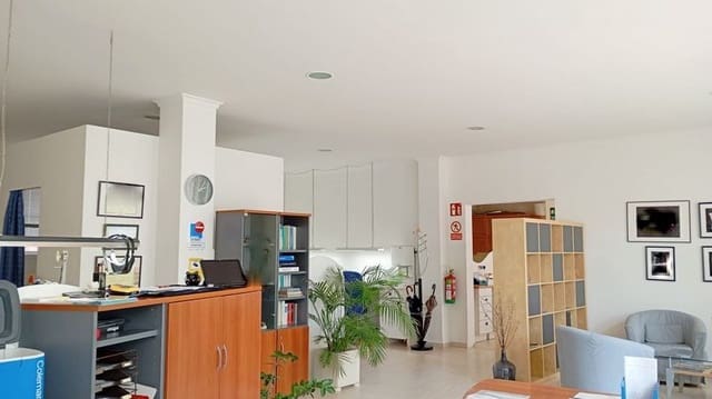 Kaupallinen vuokrattavana paikassa Javea / Xàbia - 1 900 € (Ref: 9325981)