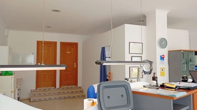 Kaupallinen vuokrattavana paikassa Javea / Xàbia - 1 900 € (Ref: 9325981)