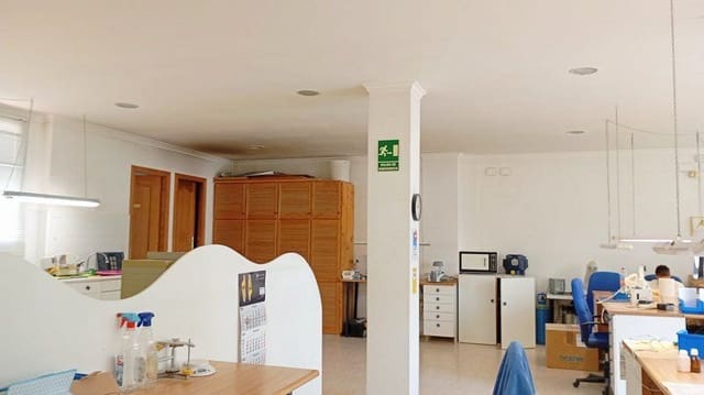 Kaupallinen vuokrattavana paikassa Javea / Xàbia - 1 900 € (Ref: 9325981)