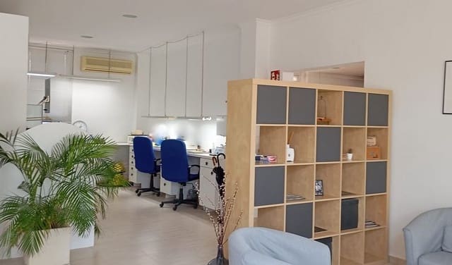 Kaupallinen vuokrattavana paikassa Javea / Xàbia - 1 900 € (Ref: 9325981)