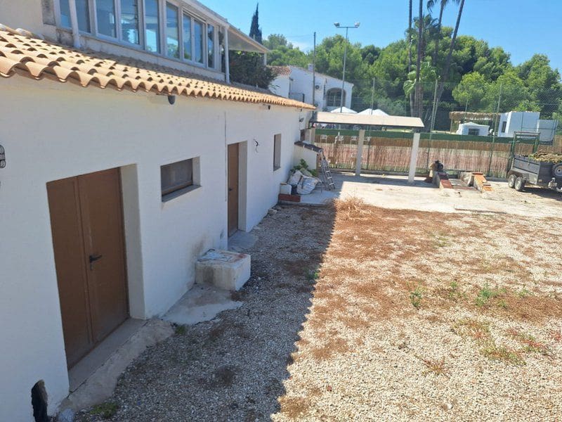 Kommersiell til salgs i Javea / Xabia - € 340 000 (Ref: 9334387)