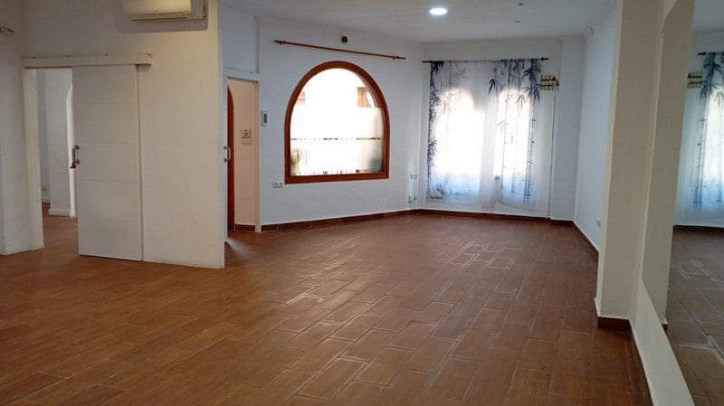 Erhverv til leje i Javea / Xabia - € 700 (Ref: 9990202)