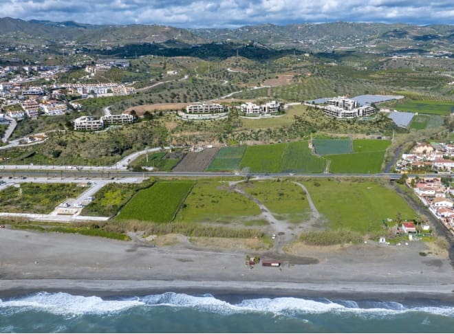 Piso de 2 habitaciones en Benajarafe en venta con piscina garaje - 392.000 € (Ref: 9996607)