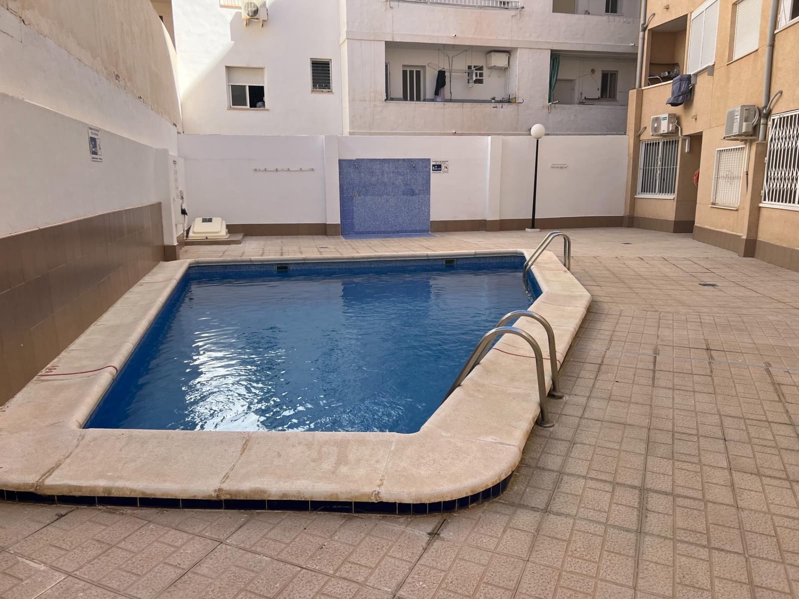 2 makuuhuone Huoneisto vuokrattavana paikassa Torrevieja mukana uima-altaan - 775 € (Ref: 10165237)