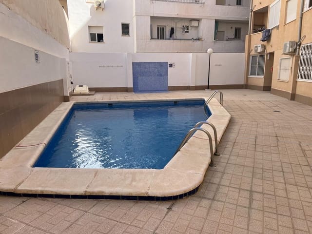 2 makuuhuone Huoneisto vuokrattavana paikassa Playa de los Locos, Torrevieja mukana uima-altaan - 775 € (Ref: 10165237)