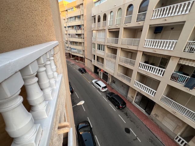 2 makuuhuone Huoneisto vuokrattavana paikassa Playa de los Locos, Torrevieja mukana uima-altaan - 775 € (Ref: 10165237)