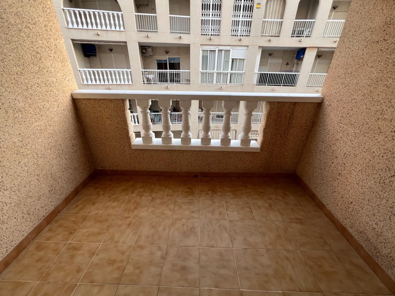 2 makuuhuone Huoneisto vuokrattavana paikassa Torrevieja mukana uima-altaan - 775 € (Ref: 10165237)