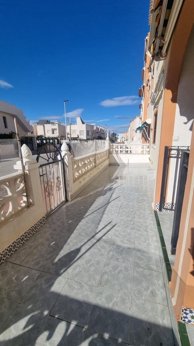Bungalow de 2 habitaciones en Torrevieja en venta - 137.000 € (Ref: 10165241)