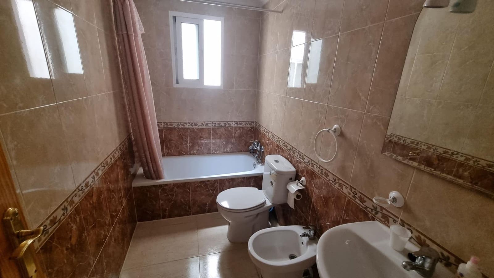 Apartamento de 2 habitaciones en Torrevieja en venta con piscina - 130.000 € (Ref: 10165244)