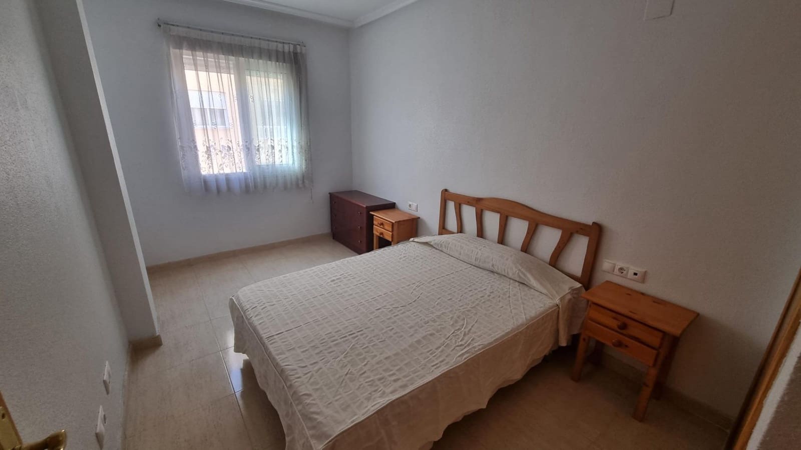 Apartamento de 2 habitaciones en Torrevieja en venta con piscina - 130.000 € (Ref: 10165244)