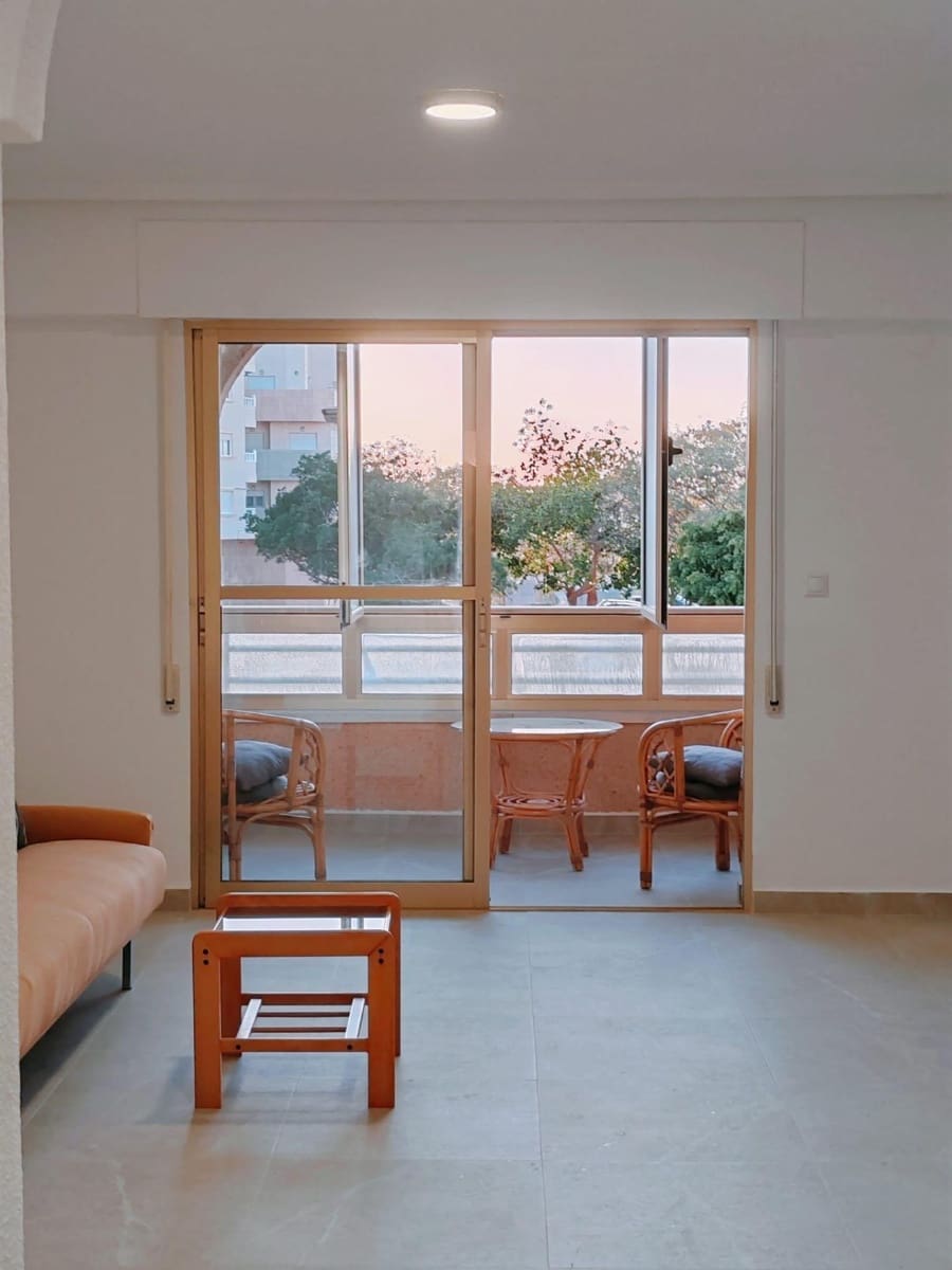 Apartamento de 2 habitaciones en Torrevieja en venta - 139.950 € (Ref: 10165251)