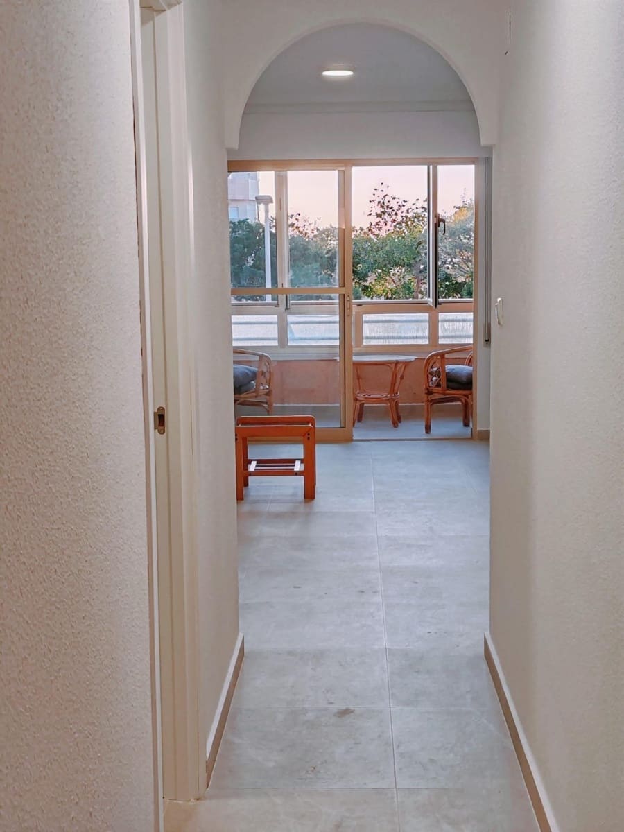 Apartamento de 2 habitaciones en Torrevieja en venta - 139.950 € (Ref: 10165251)