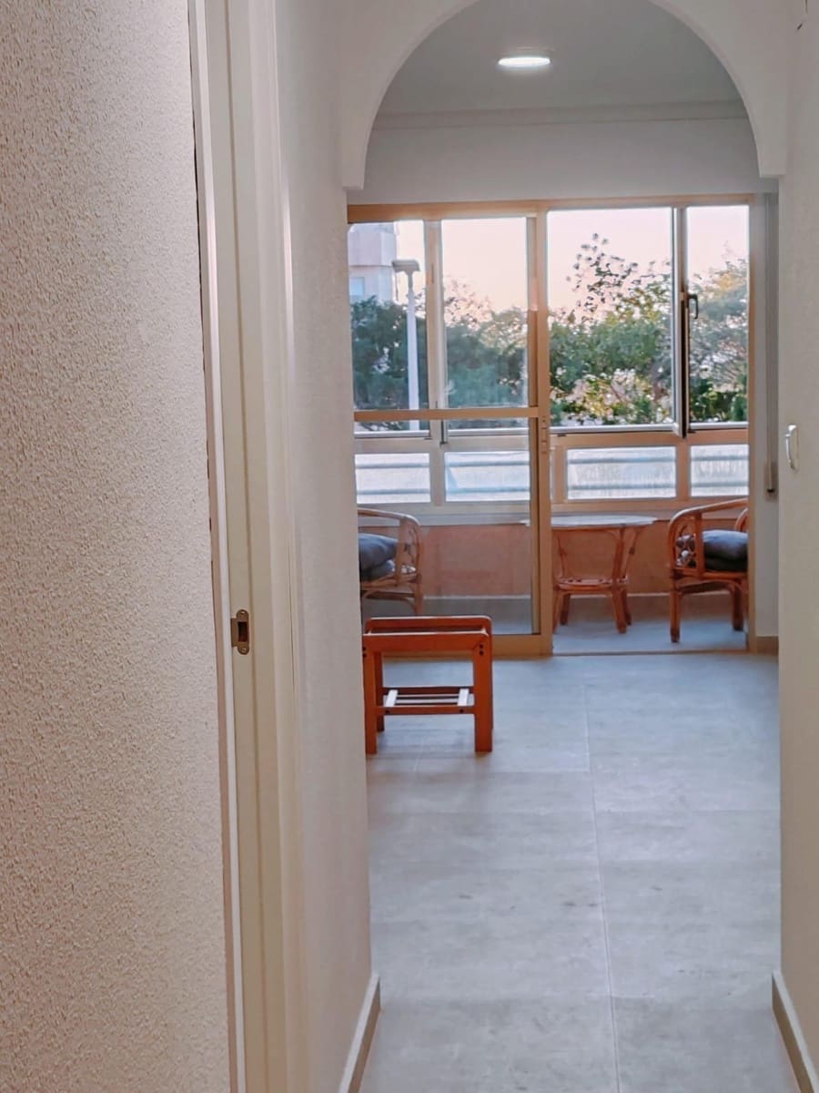 Apartamento de 2 habitaciones en Torrevieja en venta - 139.950 € (Ref: 10165251)