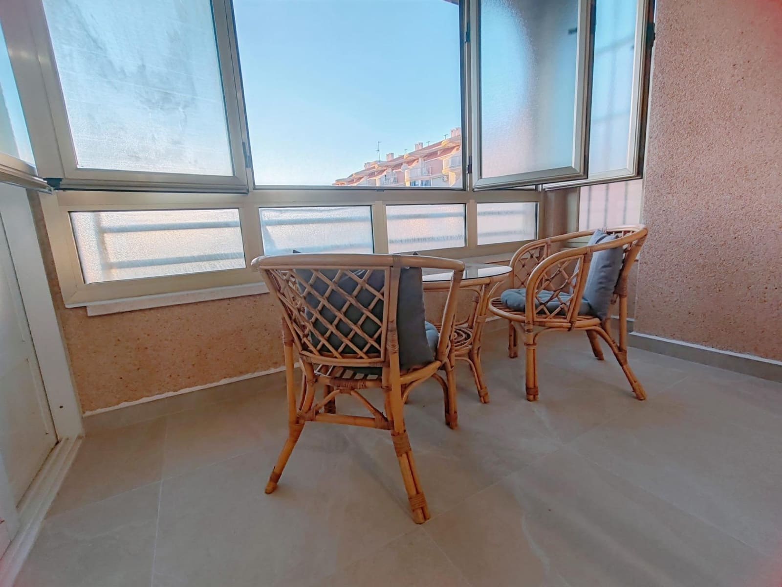 Apartamento de 2 habitaciones en Torrevieja en venta - 139.950 € (Ref: 10165251)