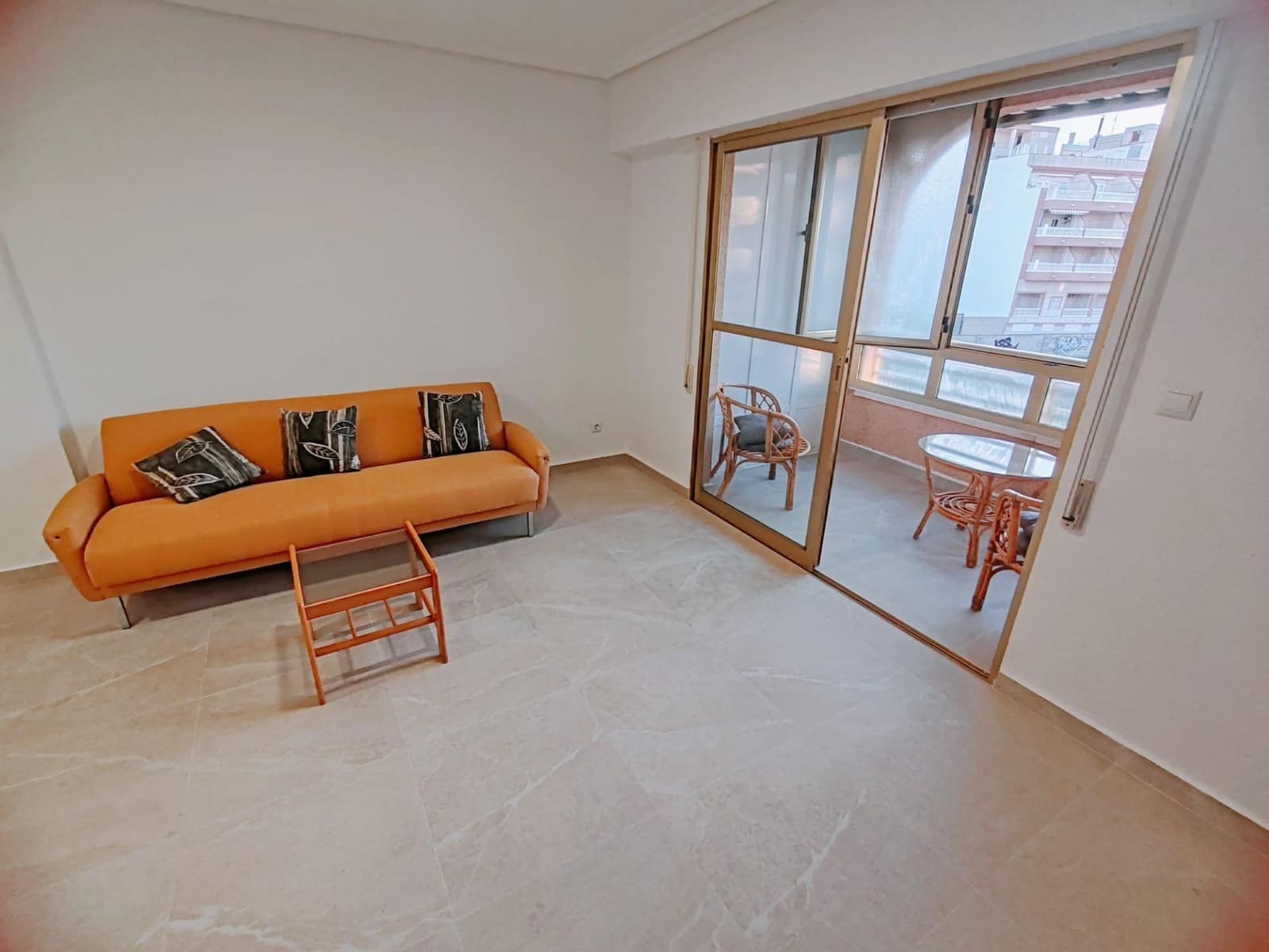 Apartamento de 2 habitaciones en Torrevieja en venta - 139.950 € (Ref: 10165251)