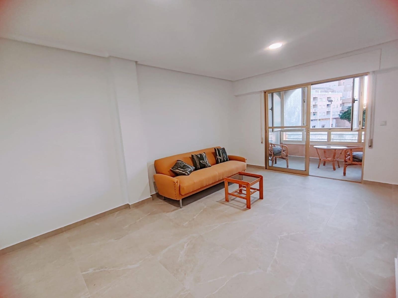 Apartamento de 2 habitaciones en Torrevieja en venta - 139.950 € (Ref: 10165251)