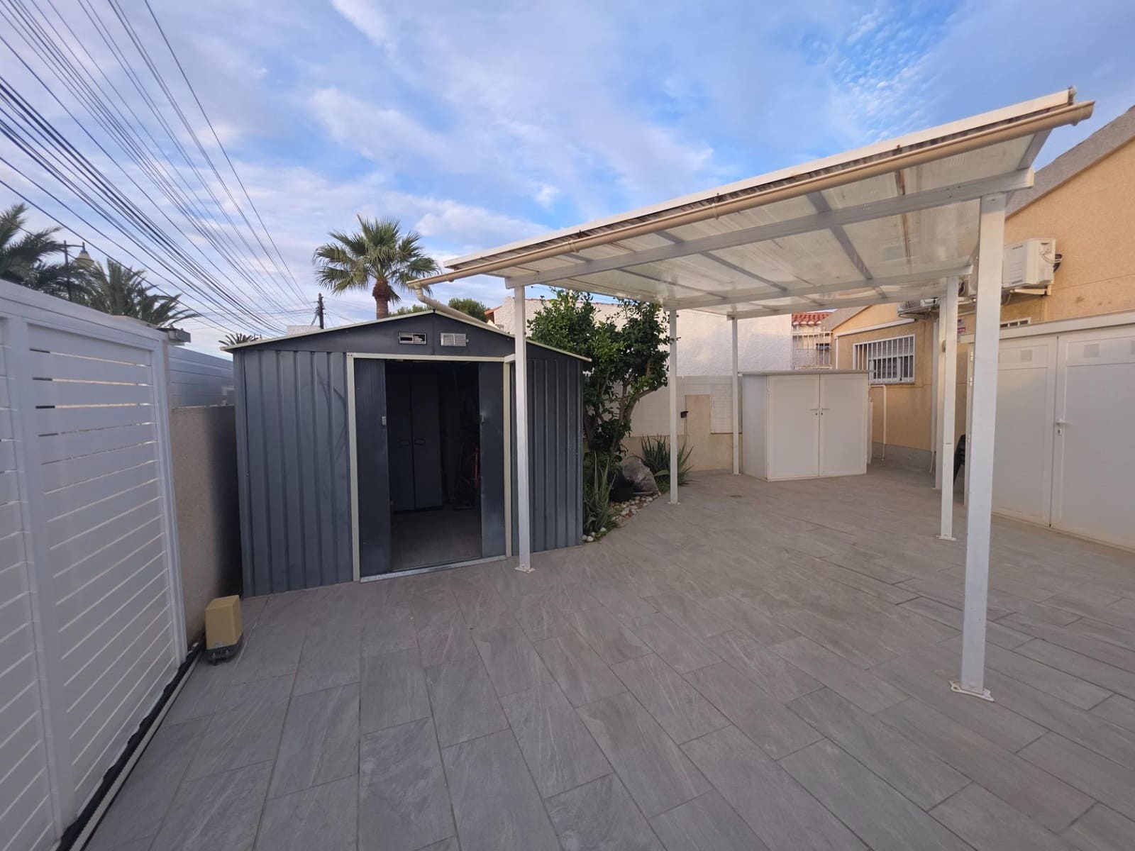 4 slaapkamer Rijtjeshuis te koop in Torrevieja met zwembad garage - € 325.000 (Ref: 10177351)
