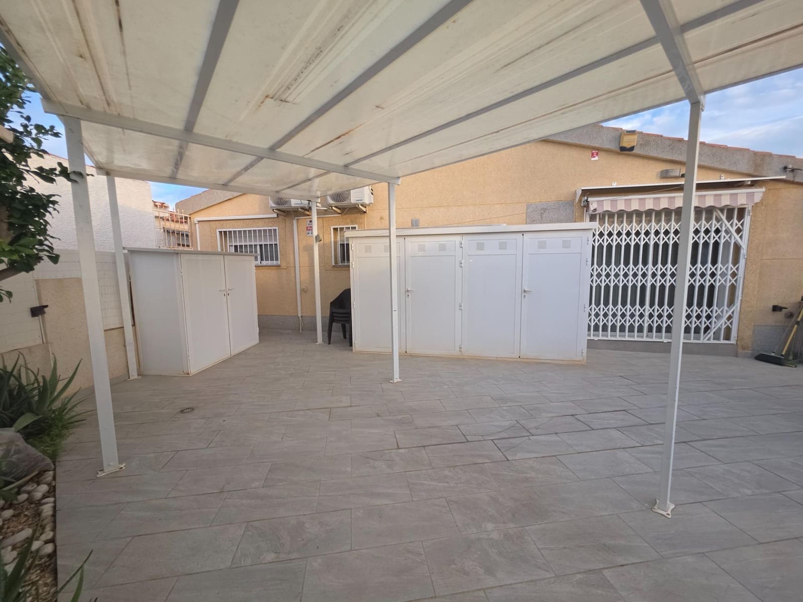 4 slaapkamer Rijtjeshuis te koop in Torrevieja met zwembad garage - € 325.000 (Ref: 10177351)
