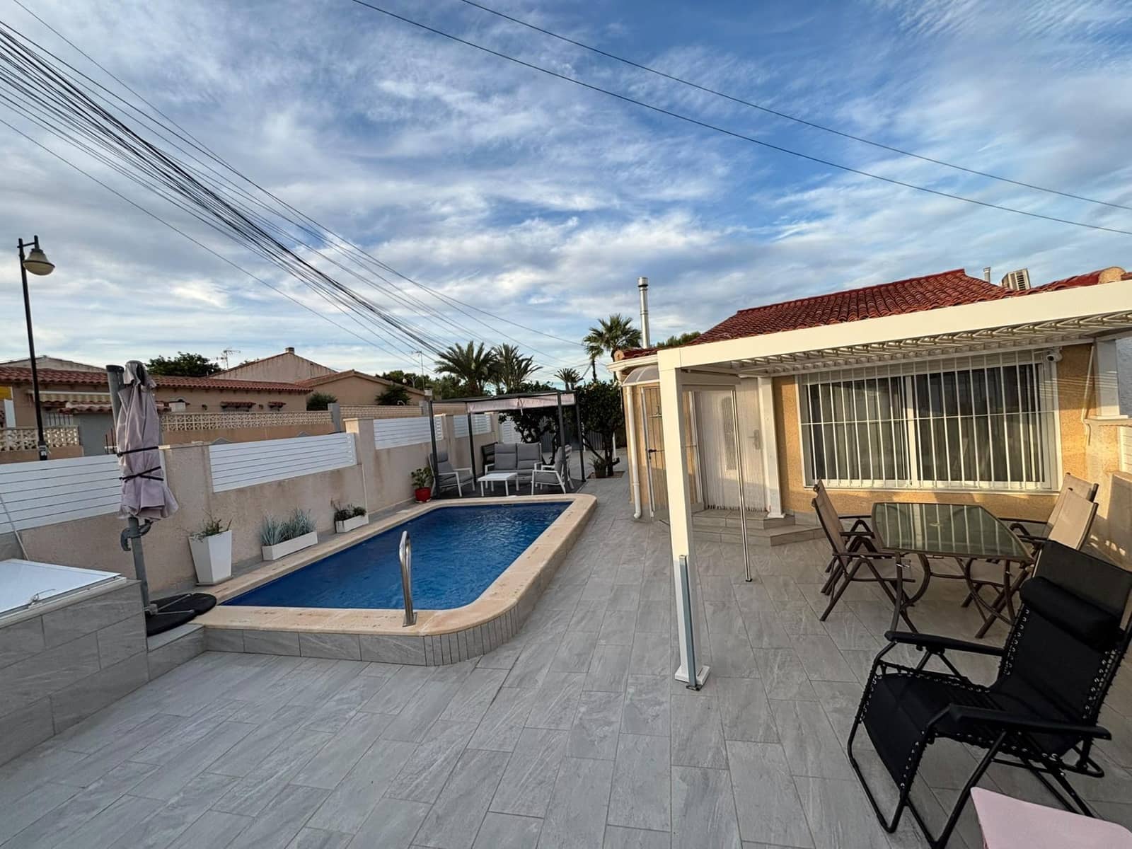 4 slaapkamer Rijtjeshuis te koop in Torrevieja met zwembad garage - € 325.000 (Ref: 10177351)