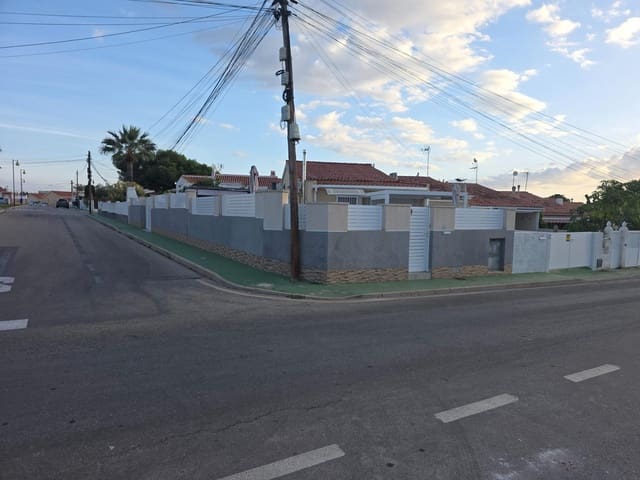4 slaapkamer Rijtjeshuis te koop in Torrevieja - € 325.000 (Ref: 10177351)