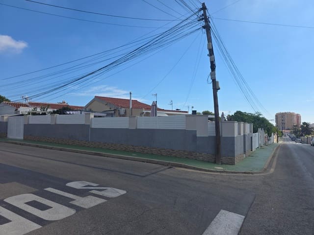 4 slaapkamer Rijtjeshuis te koop in Torrevieja - € 325.000 (Ref: 10177351)