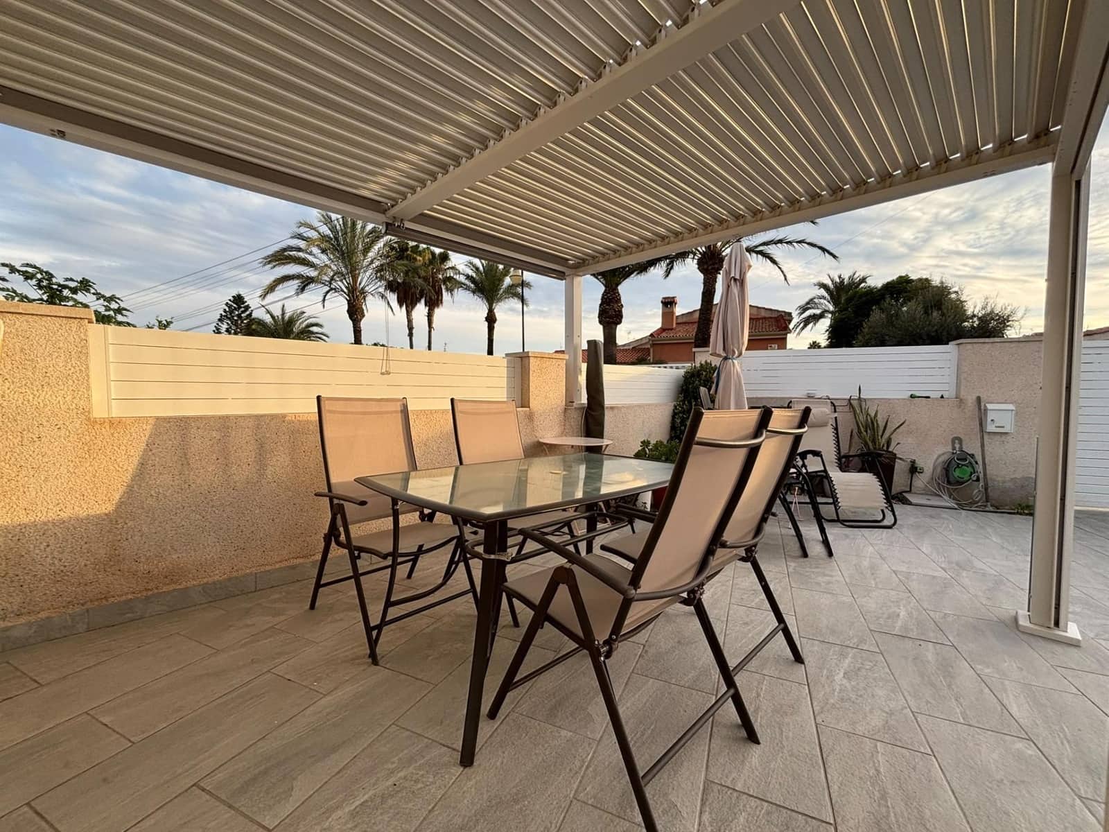 4 slaapkamer Rijtjeshuis te koop in Torrevieja met zwembad garage - € 325.000 (Ref: 10177351)