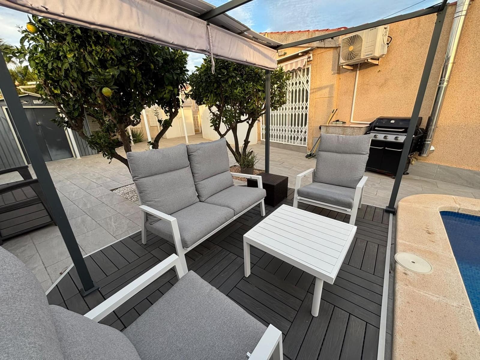 4 slaapkamer Rijtjeshuis te koop in Torrevieja met zwembad garage - € 325.000 (Ref: 10177351)