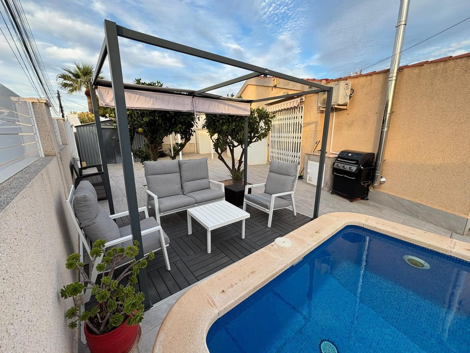 4 slaapkamer Rijtjeshuis te koop in Torrevieja met zwembad garage - € 325.000 (Ref: 10177351)