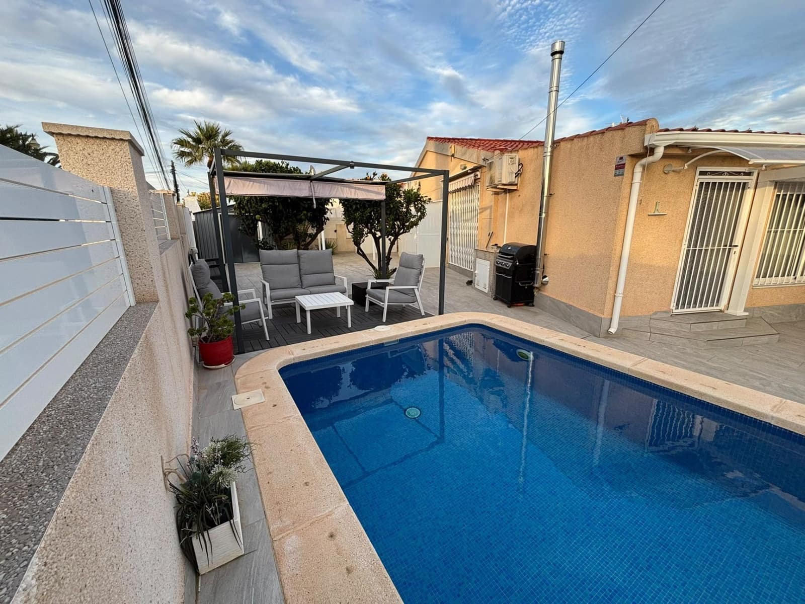 4 slaapkamer Rijtjeshuis te koop in Torrevieja met zwembad garage - € 325.000 (Ref: 10177351)