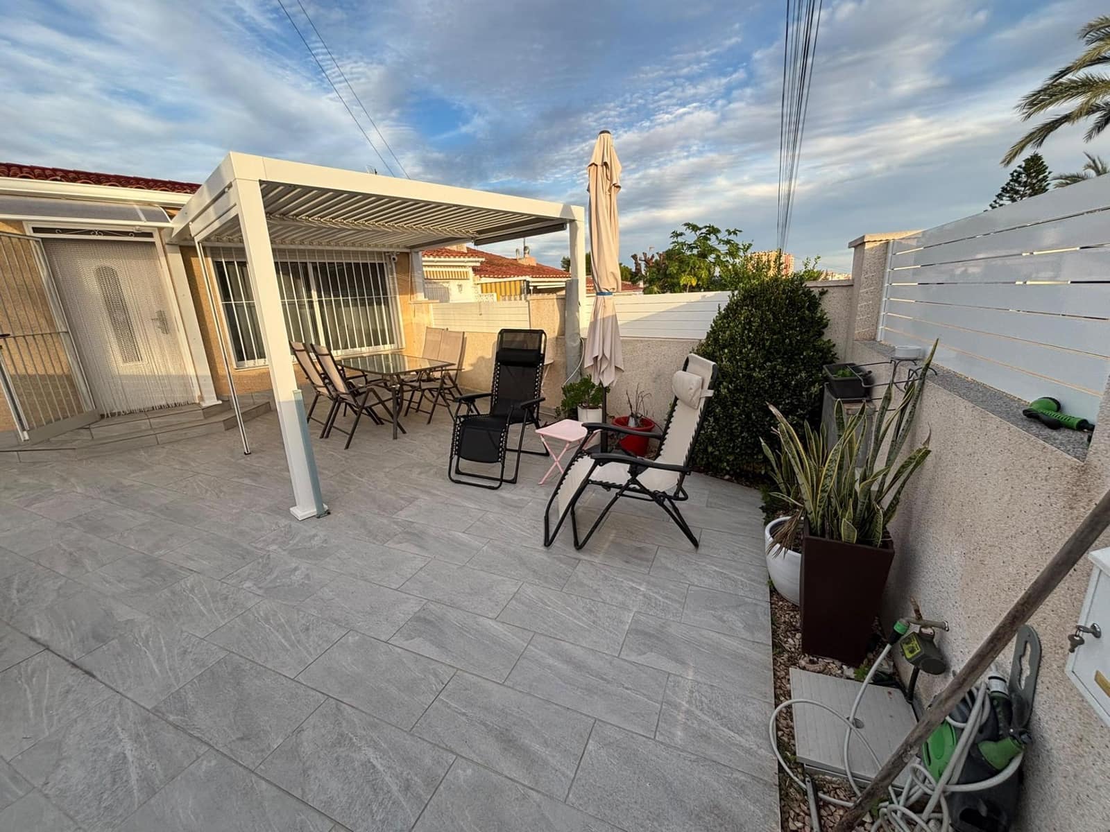 4 slaapkamer Rijtjeshuis te koop in Torrevieja met zwembad garage - € 325.000 (Ref: 10177351)