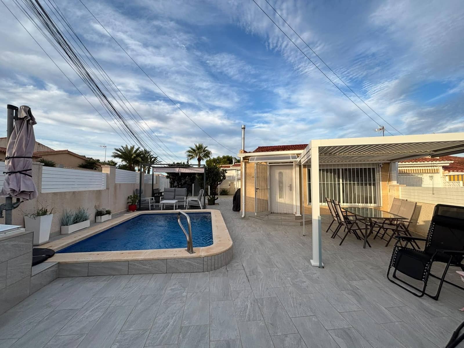 4 slaapkamer Rijtjeshuis te koop in Torrevieja met zwembad garage - € 325.000 (Ref: 10177351)