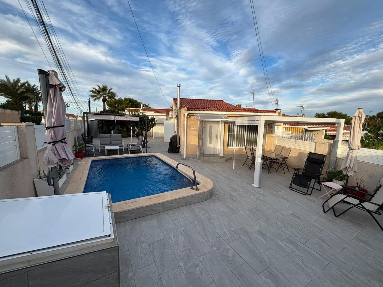 4 slaapkamer Rijtjeshuis te koop in Torrevieja met zwembad garage - € 325.000 (Ref: 10177351)