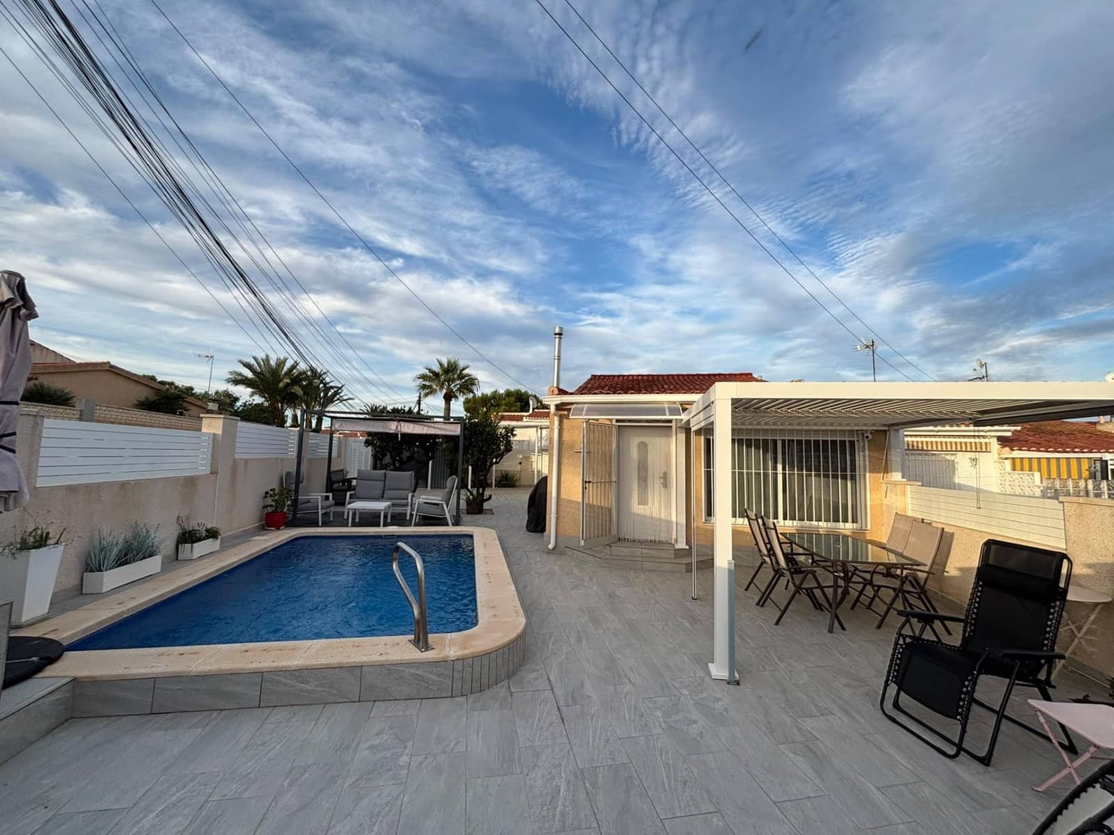 4 slaapkamer Rijtjeshuis te koop in Torrevieja met zwembad garage - € 325.000 (Ref: 10177351)